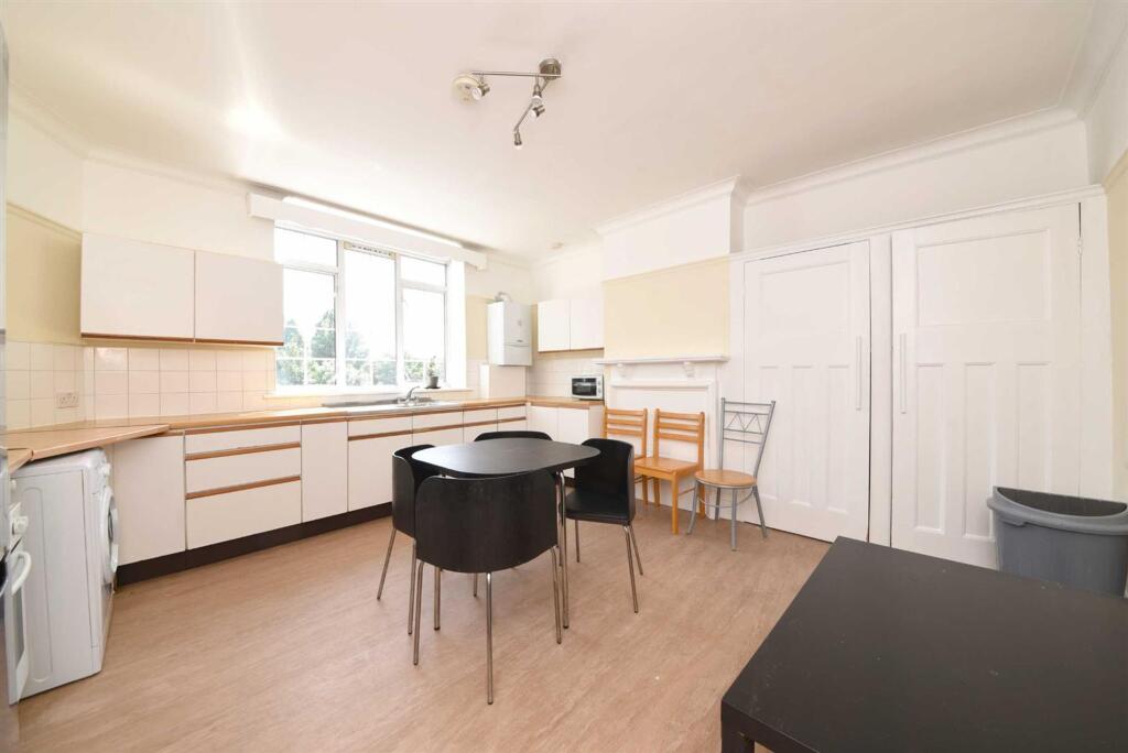 Main image of property: Vivian Avenue, Park Mansions Vivian Avenue, NW4