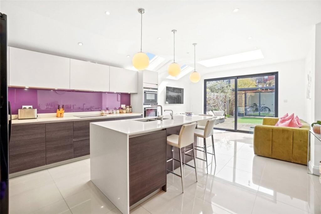 House in Twickenham - View 5