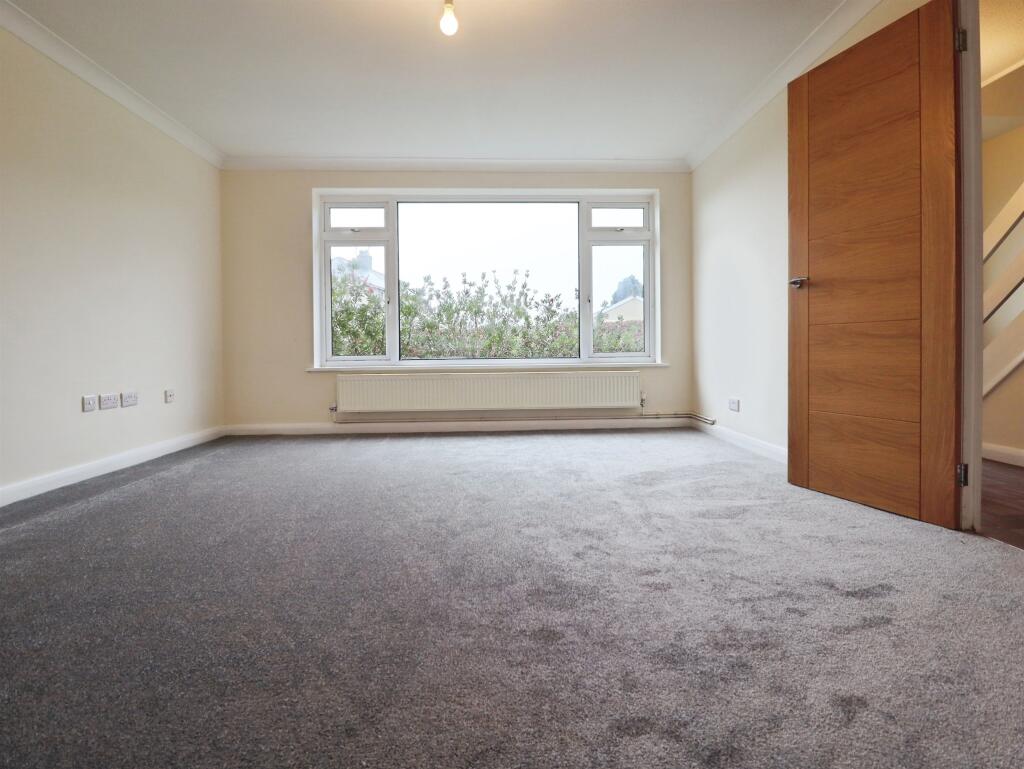 Fonmon Road, Rhoose, BARRY photo 3