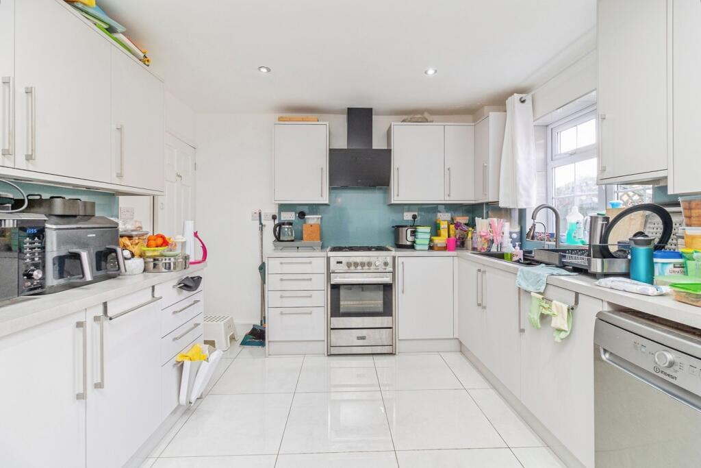 Main image of property: Stuart Close, Bletchley, Milton Keynes, Buckinghamshire, MK2