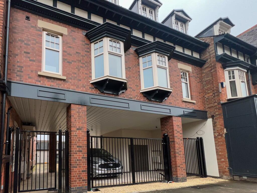 Main image of property: 111 B Clarendon Park Road, Leicester, LE2