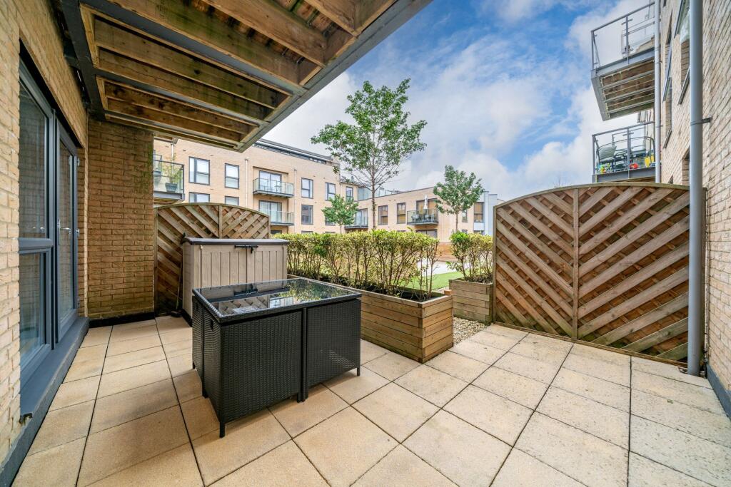Apartment in Dacorum, Nash Mills - View 2