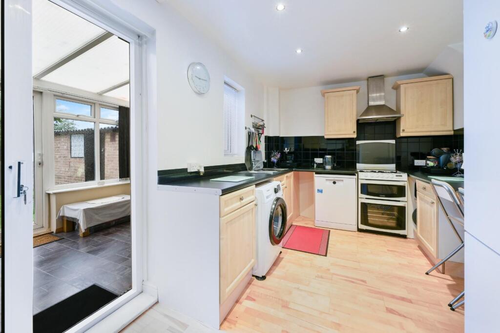 House in Tadworth - View 5