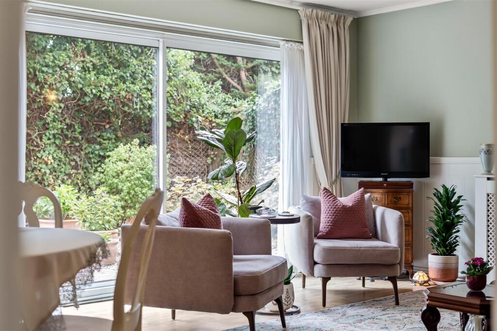 Apartment in Guildford, Surrey - View 5