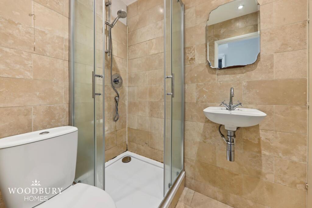 House in Epping Forest, Buckhurst Hill - More