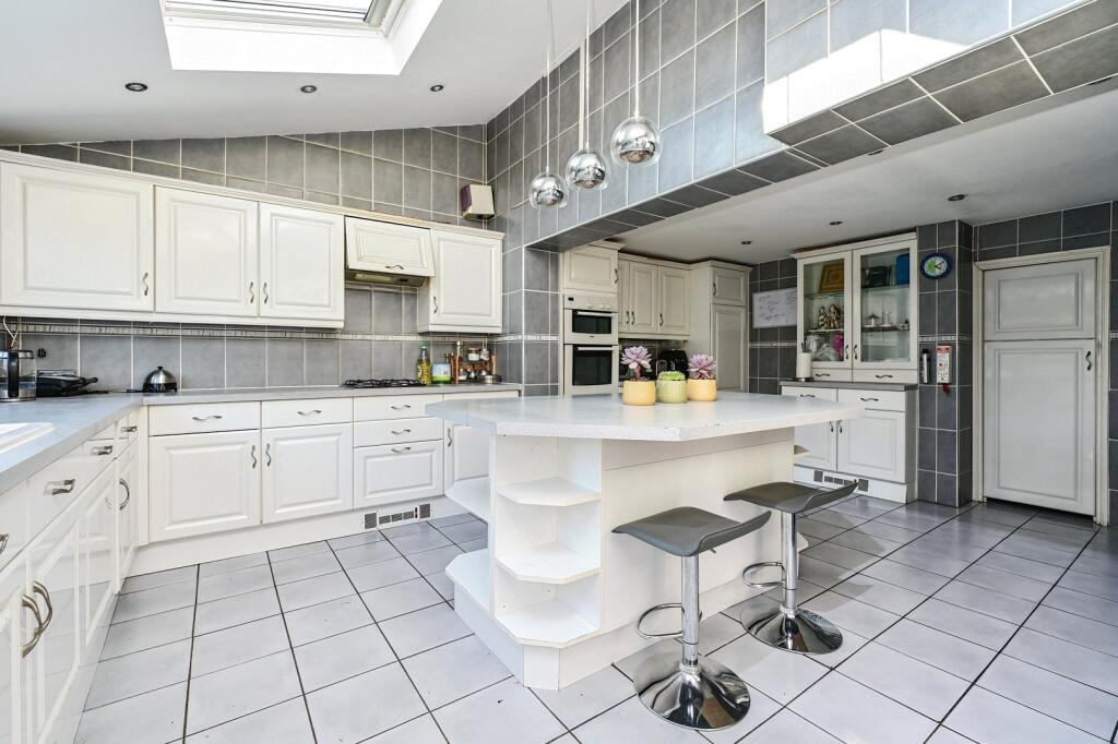 Cumberland Road, Ashford, Surrey, TW15 – další