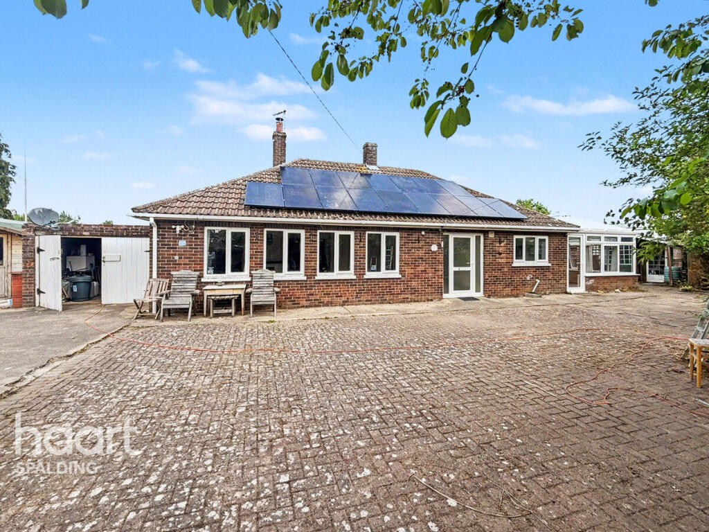 3-bed detached on Anne Road, Sutton Bridge, £240,000