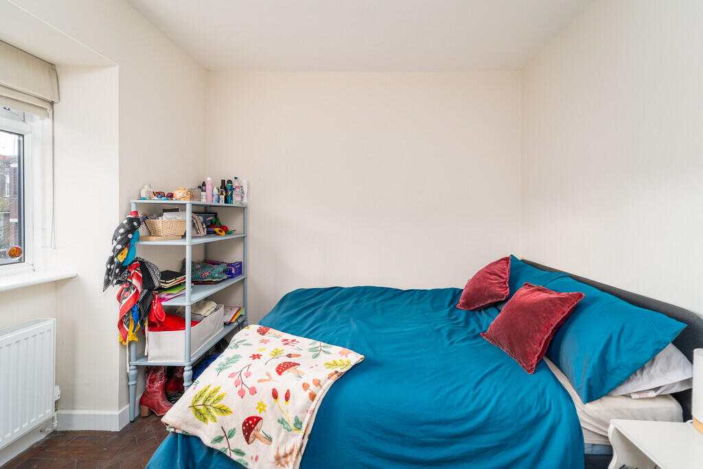 Apartment in London, Colney Hatch - View 5