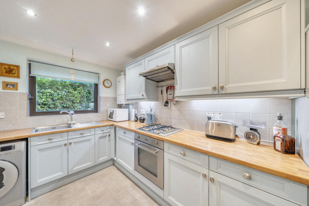 Welcote Drive, Northwood - View 5