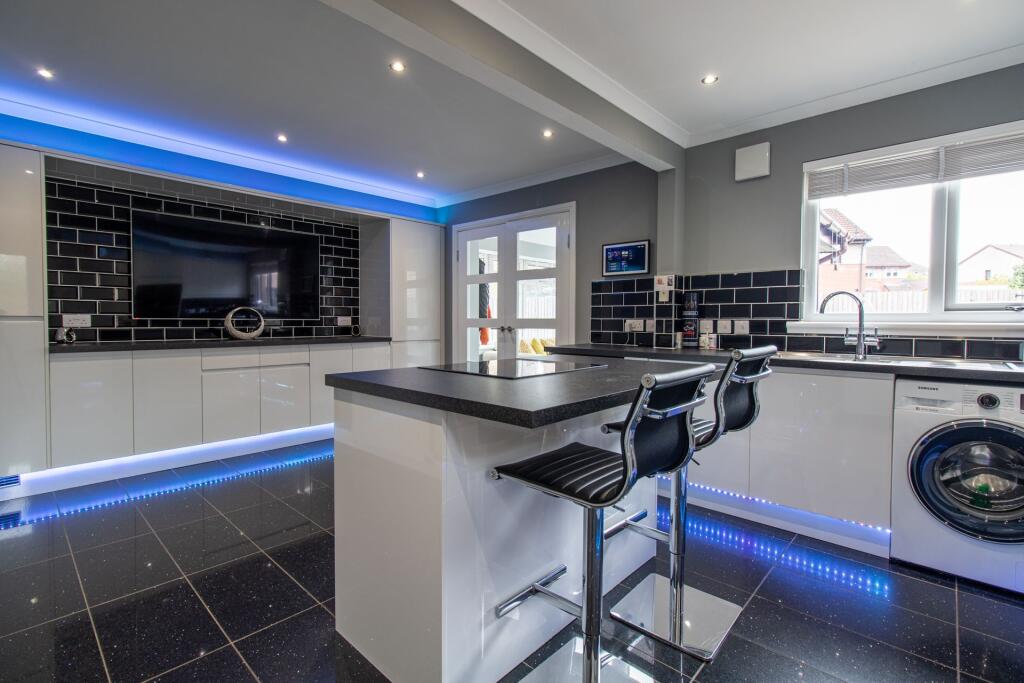 House in Livingston, Eliburn - More