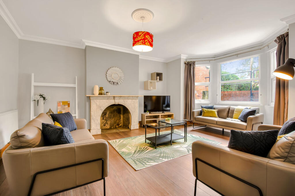 House in Leeds, West Yorkshire - View 2