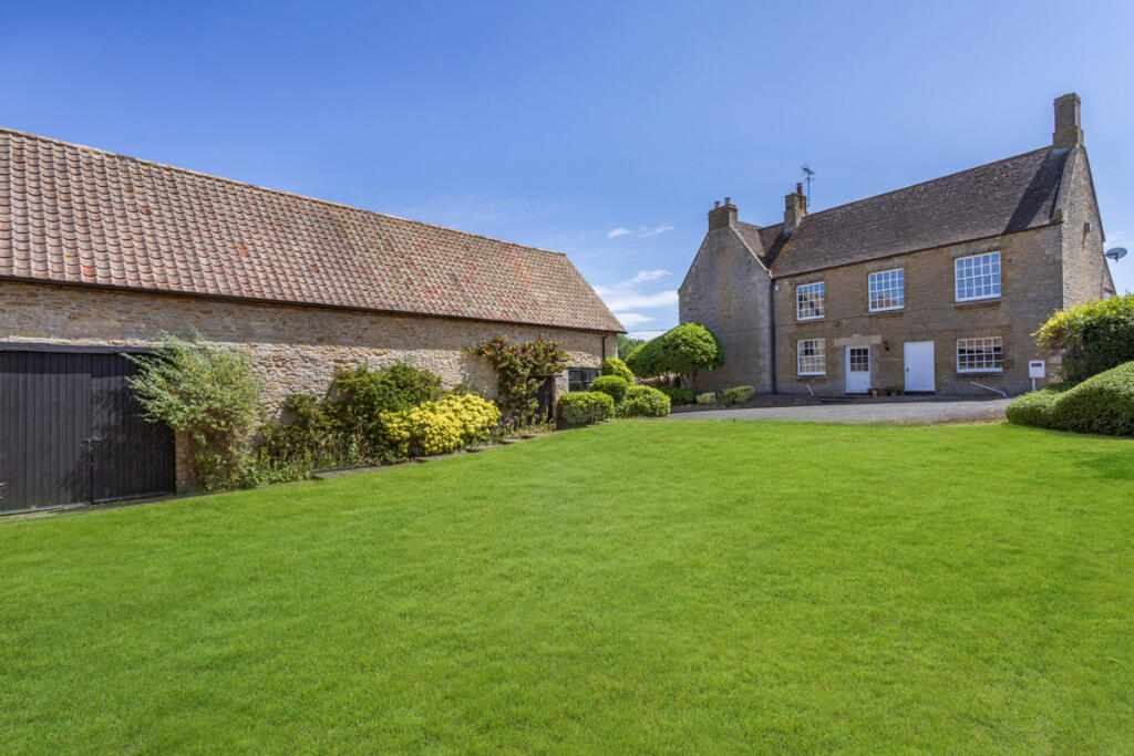 House in Northampton - View 3