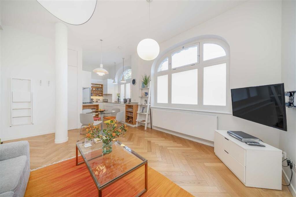 Apartment in London - View 3