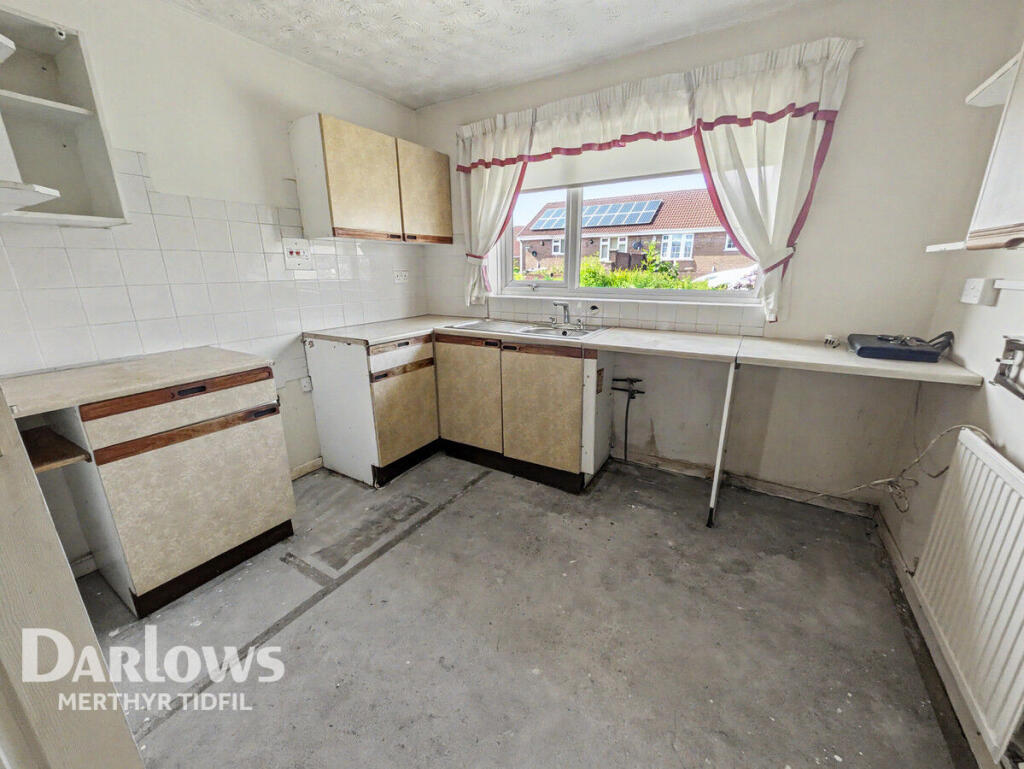 House in Cardiff, Treharris - View 4