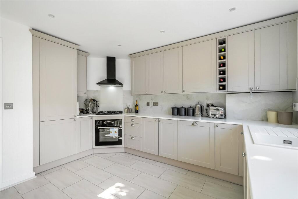 House in Sevenoaks, Edenbridge - View 4