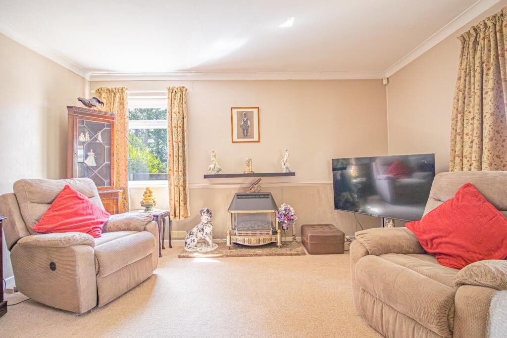 House in King's Lynn and West Norfolk, South Wootton - View 2