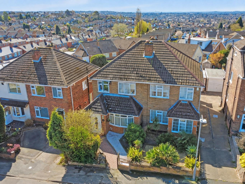 3-bed semi-detached on Jenned Road, Arnold, Nottingham, £240,000