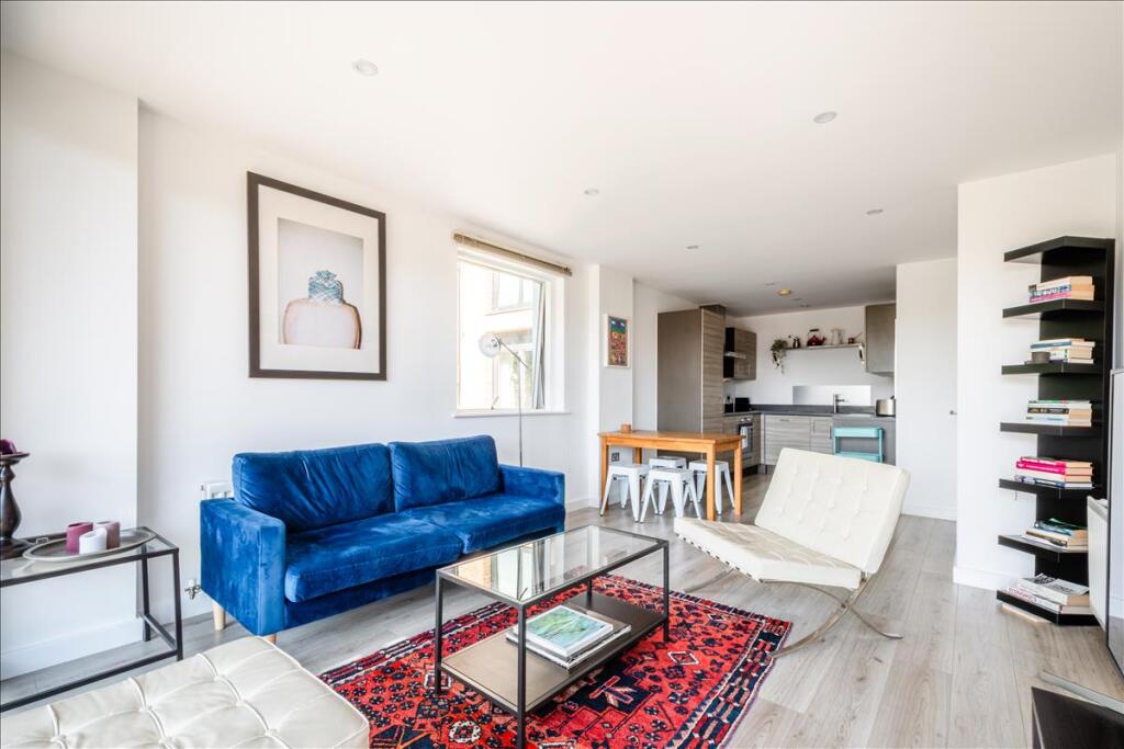 Apartment in London, St Luke's, Clerkenwell - View 4