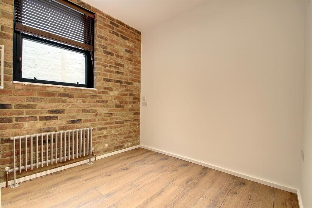 2 bedroom mews property for rent