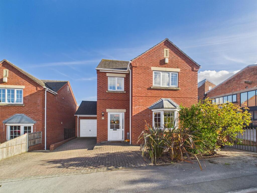 4-bed detached on Loake Court, Melbourne, DE73 8HB, £500,000