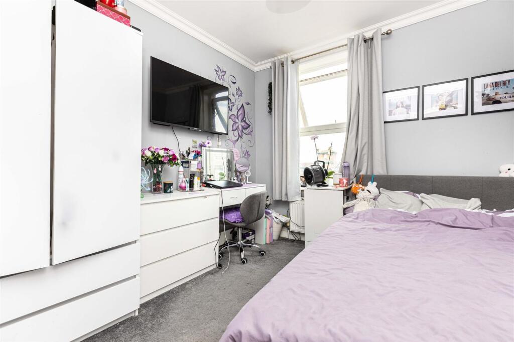 Apartment in Bournemouth, Boscombe - View 4