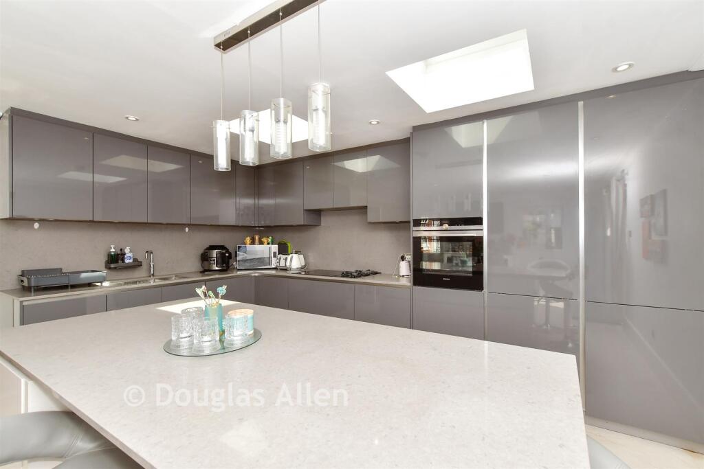 House in Southend-on-Sea - View 3