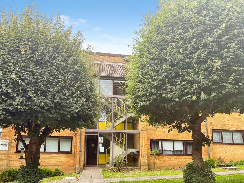 Apartment in Yeovil, Somerset - More