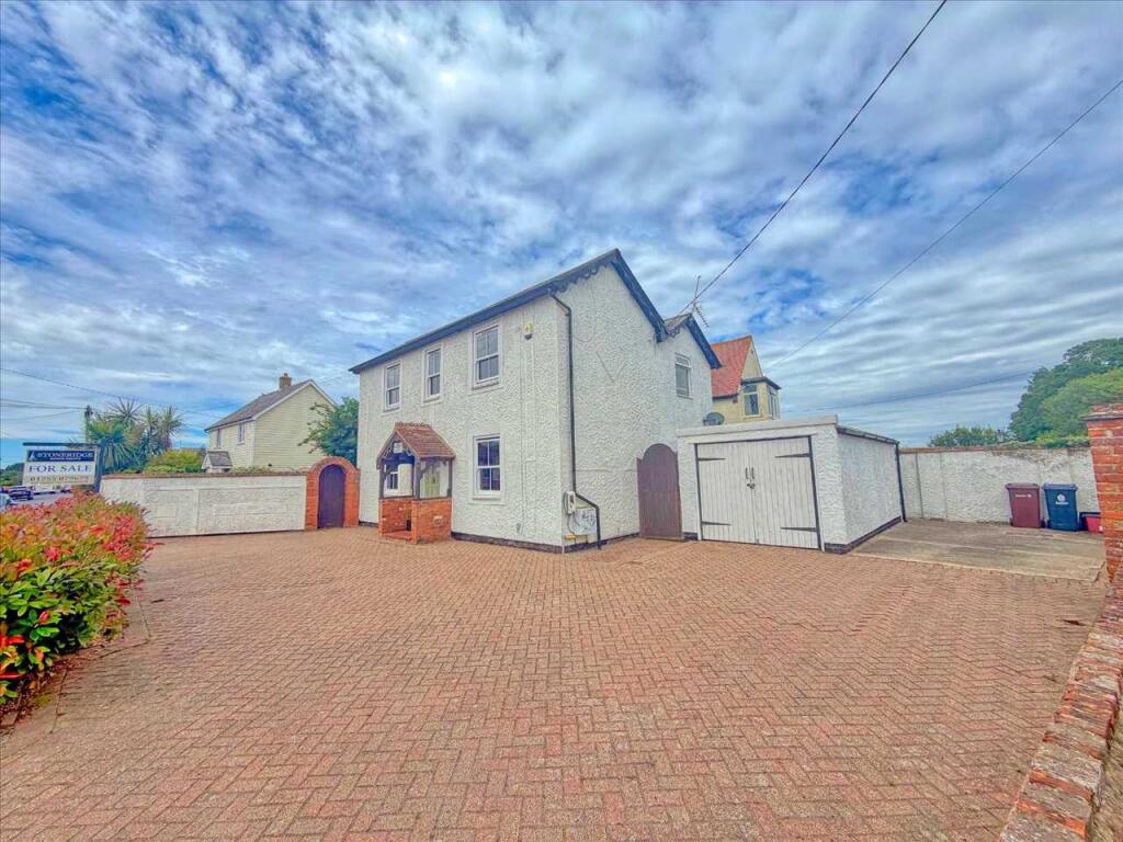 Thorpe Road, Kirby Cross photo 2
