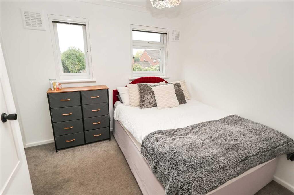 Boulters Close, Cippenham photo 4