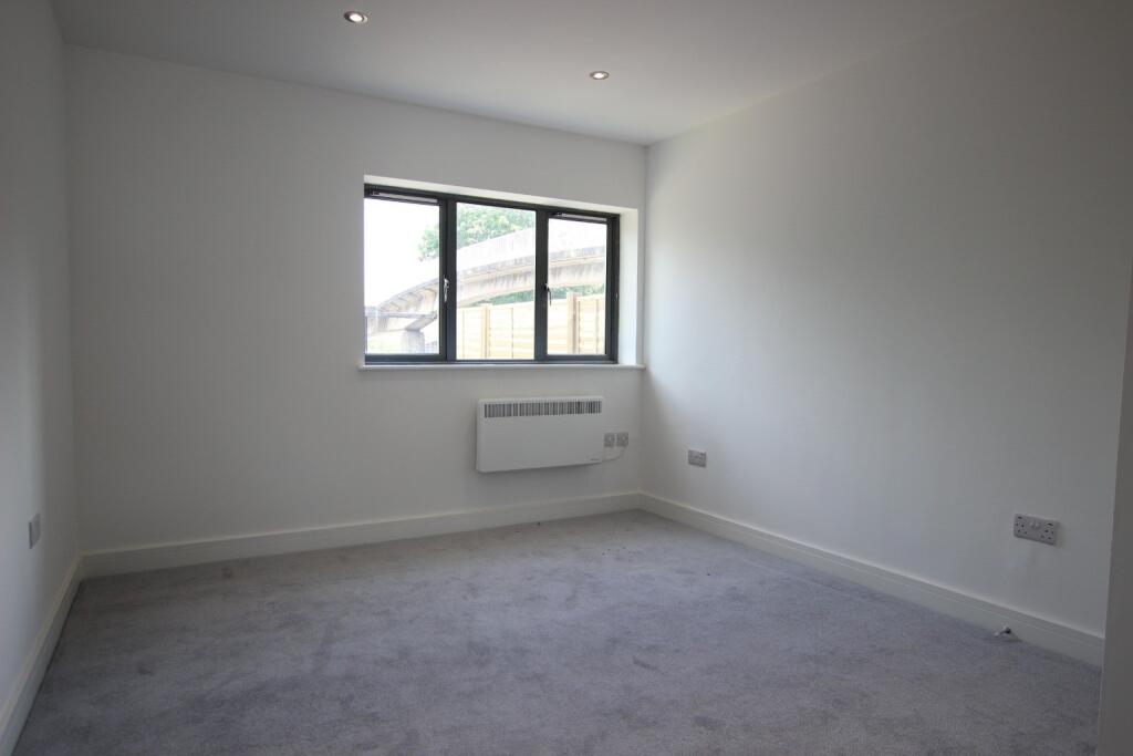 Apartment in Worcester - More