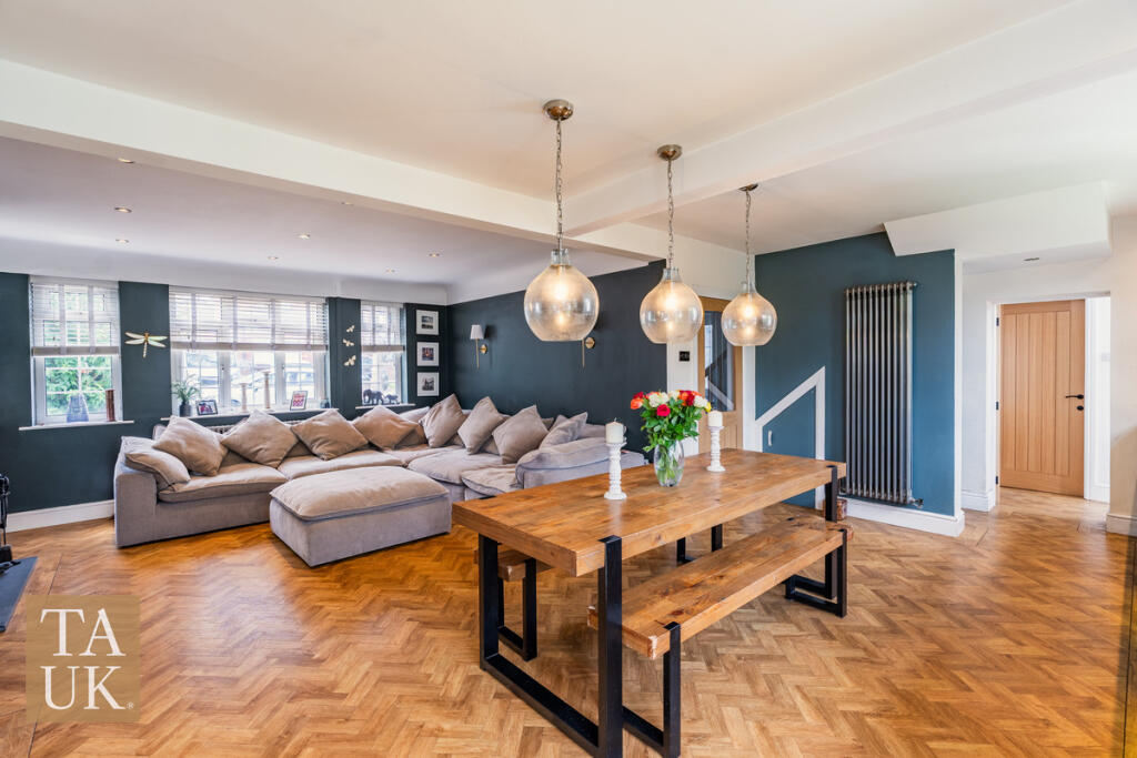House in Greasby, Liverpool City Region - View 5