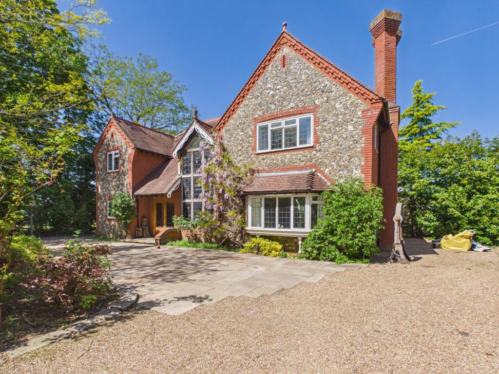 Main image of property: Windsor Road, Wraysbury, Berkshire, TW19