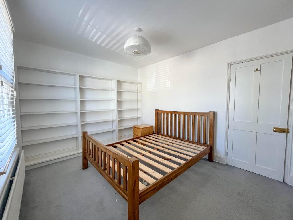 House in Cambridge, Petersfield - More
