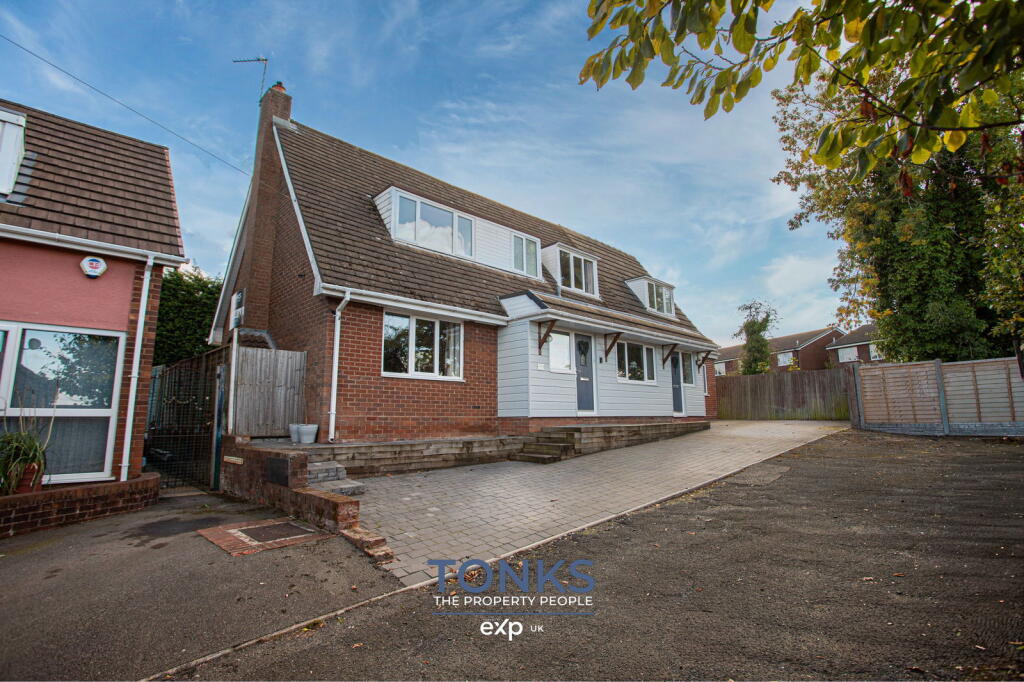 Unique one-of-a-kind home offering amazing space – Merton Close, Oldbury, B68 8NG