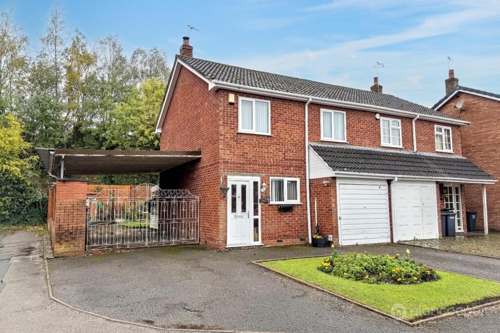 3-bed semi-detached on Southfield Close, Weddington, Nuneaton, CV10 0BE, £268,000