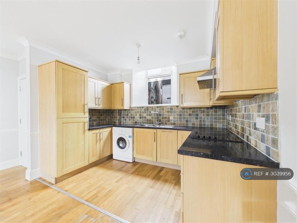 Apartment in Truro, Lanner - View 4