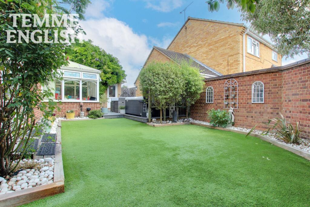 House in Basildon, Wickford - View 2