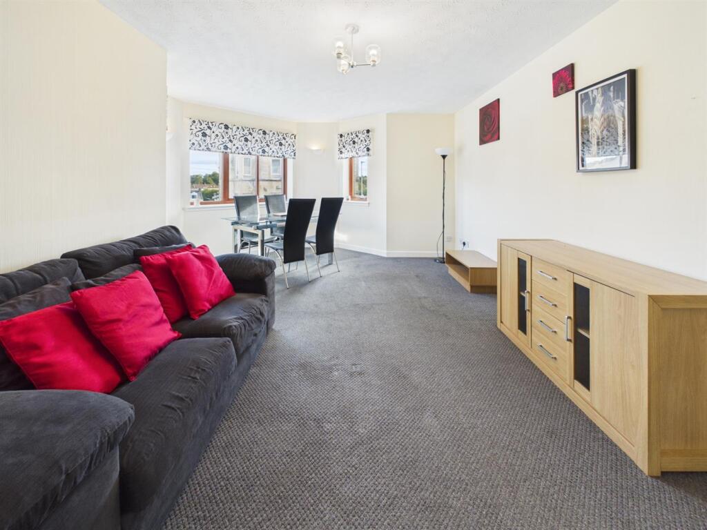 Apartment in Paisley, Renfrewshire - View 5