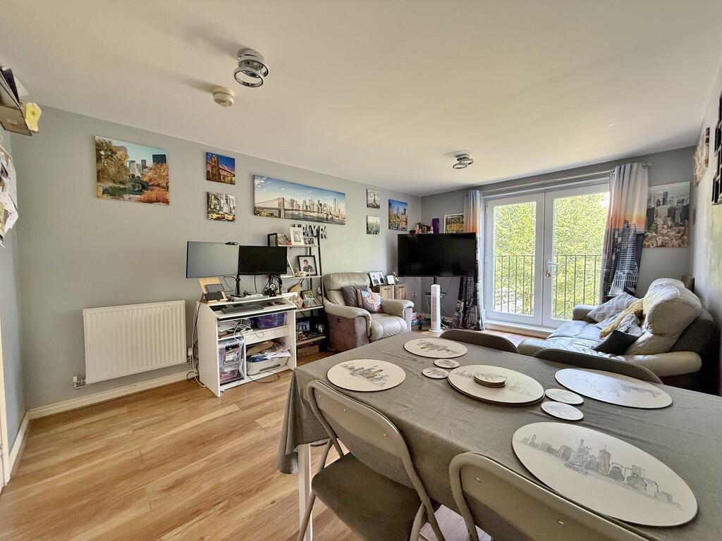 Apartment in Portsmouth - More
