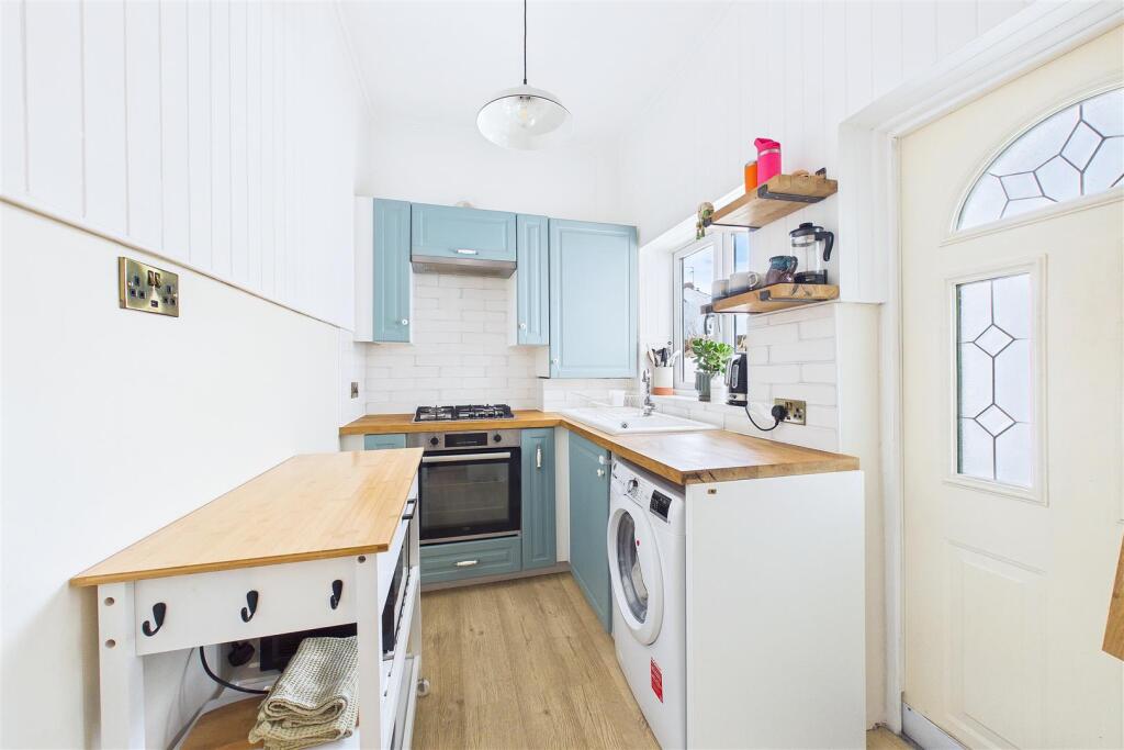 Central location within Clevedon photo 3