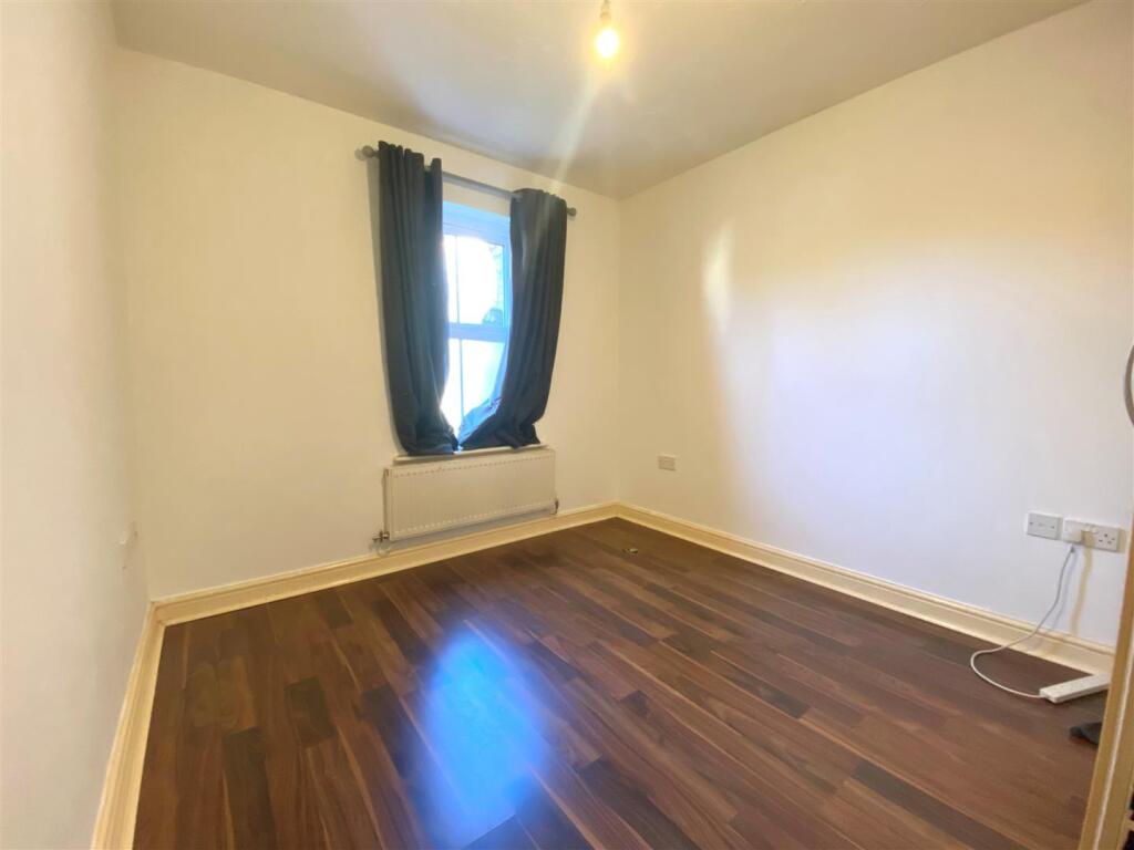 Apartment in Epping Forest, Waltham Abbey - View 6