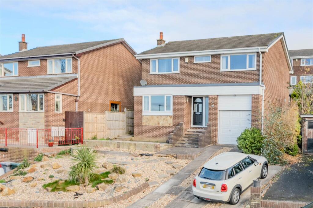 4-bed detached on Woodlands Road, Batley, West Yorkshire, £350,000
