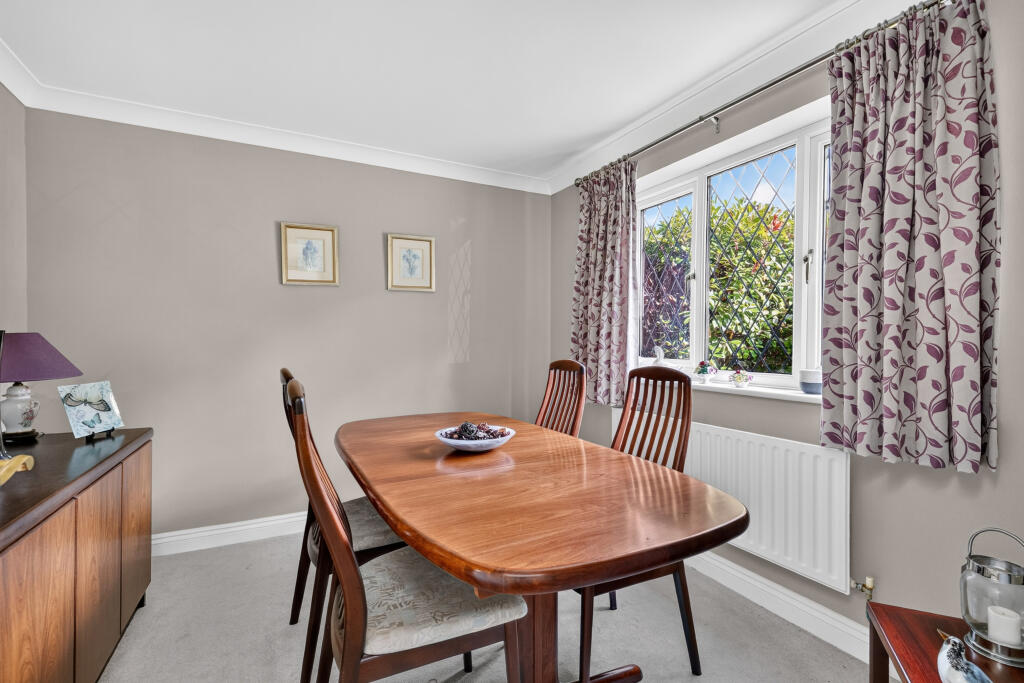 Dorset Way, Wokingham, RG41 photo 4