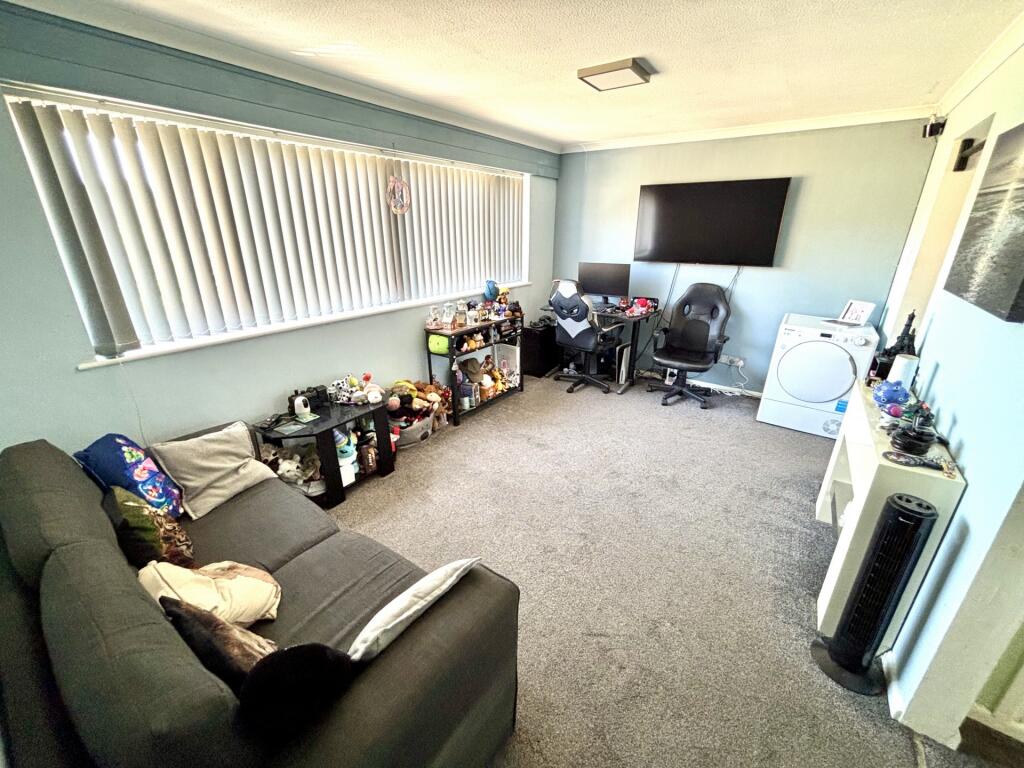 Ivel Court, Yeovil, BA21 - View 3