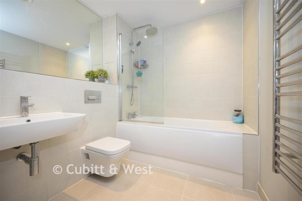 Apartment in Croydon - More