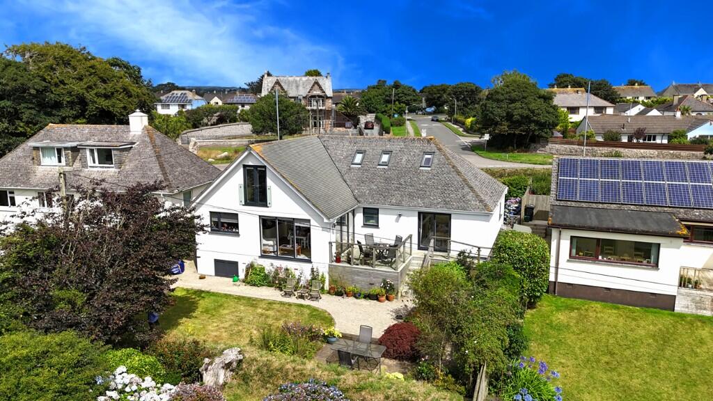 4-bed detached on Helston, £595,000