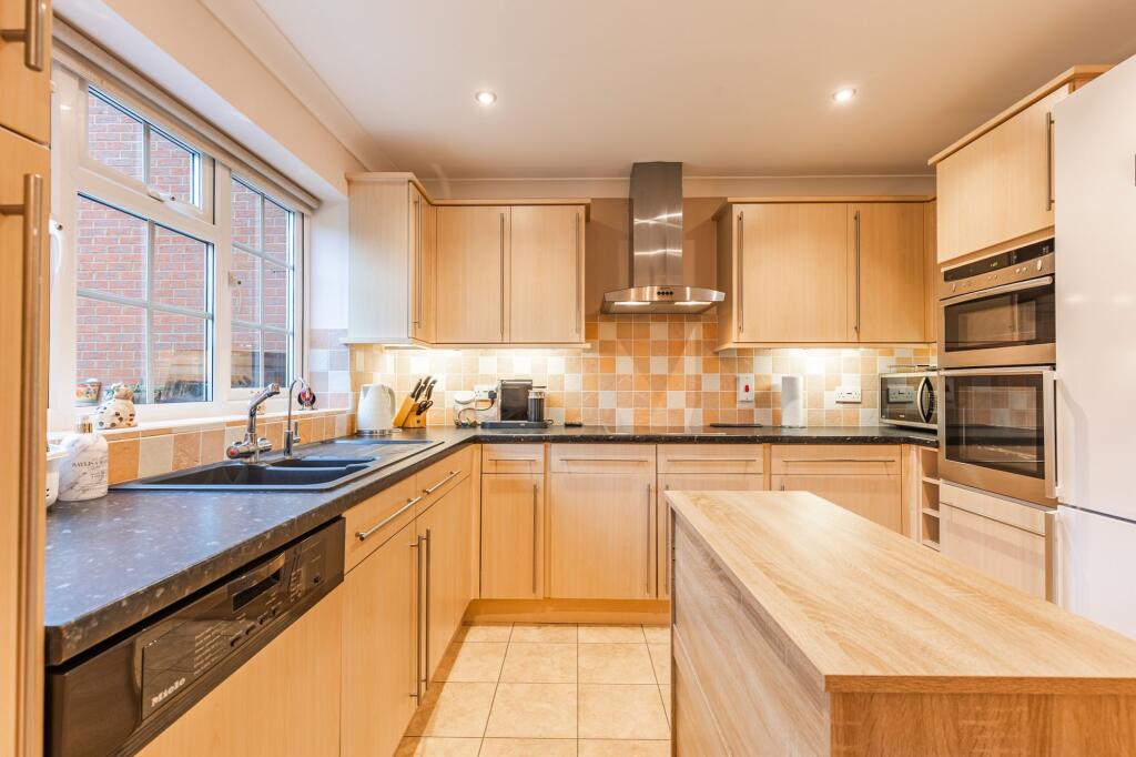 Well Located Family Home in Briston photo 2