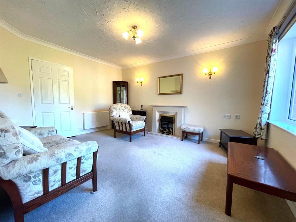 Apartment in North Ferriby, Swanland - View 2