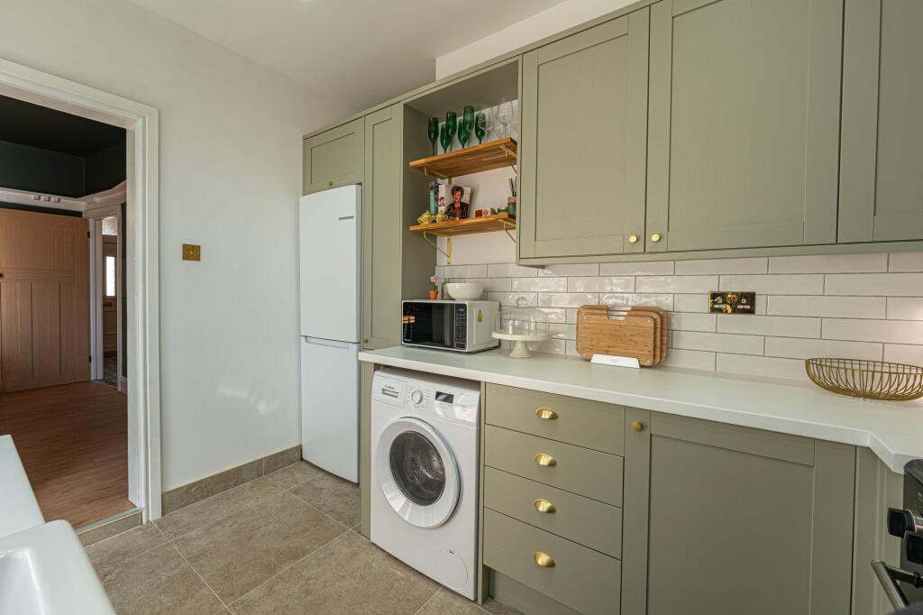 House in Crosskeys, Pont-y-waun - View 5