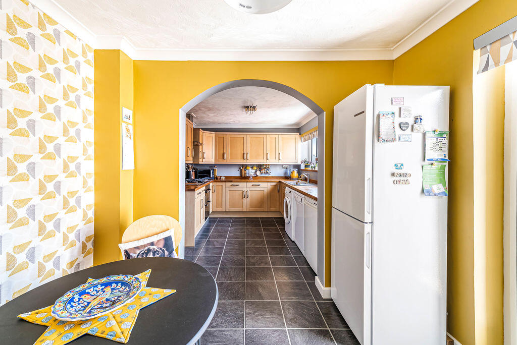 House in Weston-super-Mare, Milton - More
